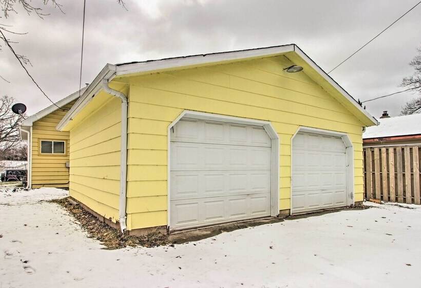 Bright Crosby Home   Walk To Main St & Beach!