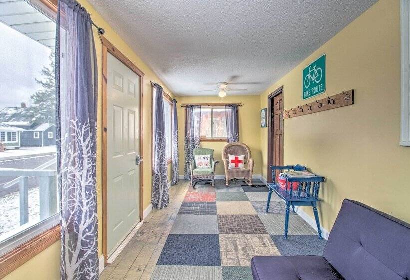 Bright Crosby Home   Walk To Main St & Beach!