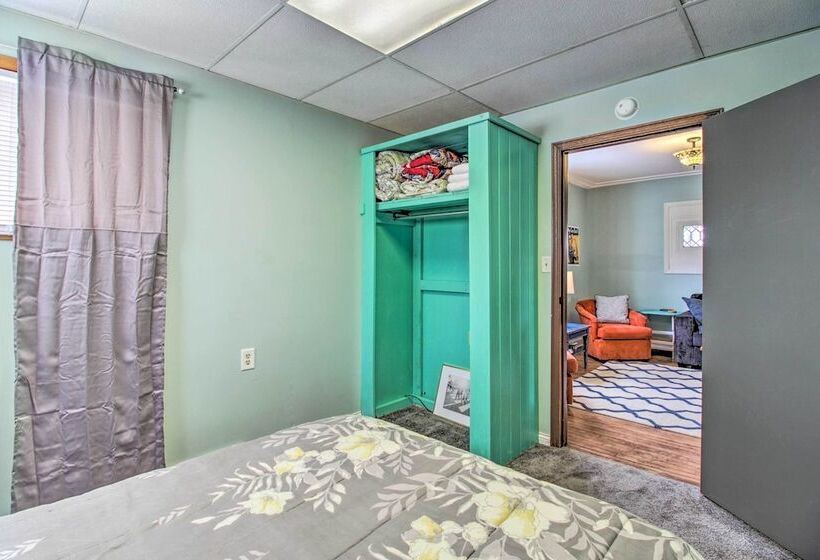 Bright Crosby Home   Walk To Main St & Beach!