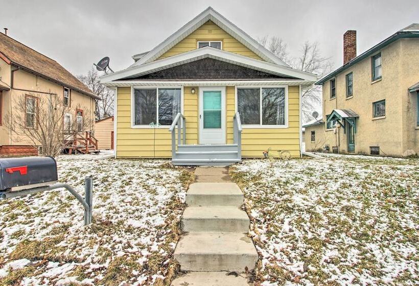 Bright Crosby Home   Walk To Main St & Beach!