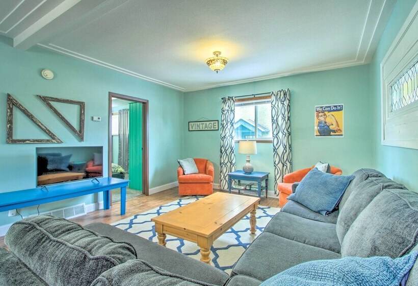 Bright Crosby Home   Walk To Main St & Beach!