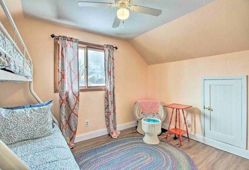 Bright Crosby Home   Walk To Main St & Beach!