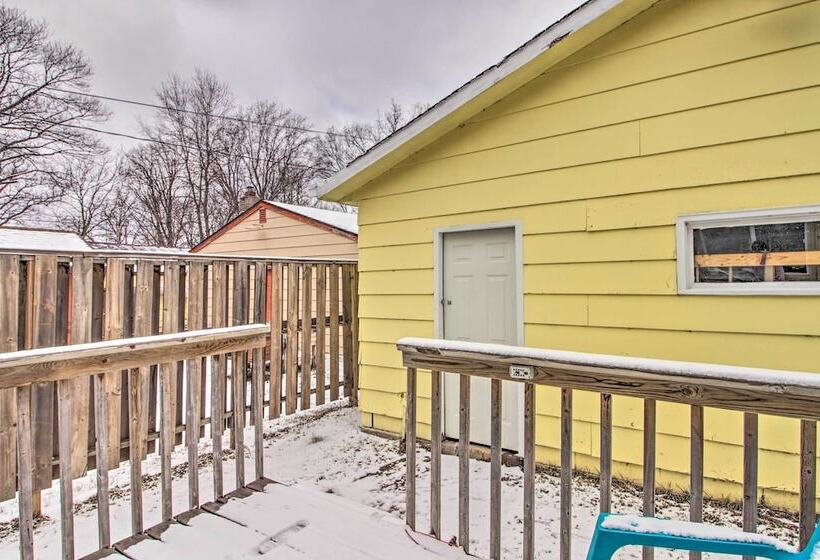 Bright Crosby Home   Walk To Main St & Beach!