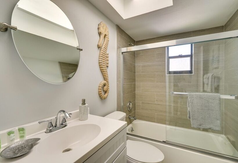 Modern Home W/ Peloton Bike & Grill In Cape Coral!
