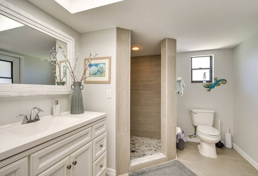 Modern Home W/ Peloton Bike & Grill In Cape Coral!