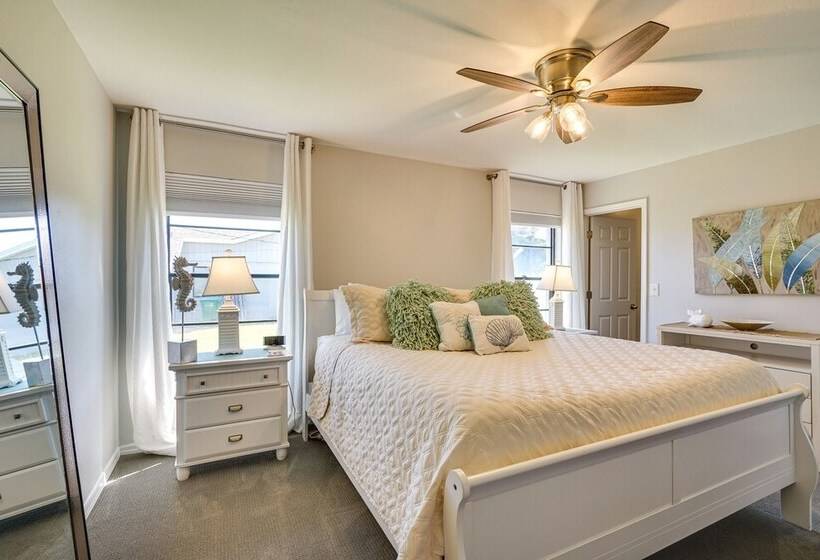 Modern Home W/ Peloton Bike & Grill In Cape Coral!