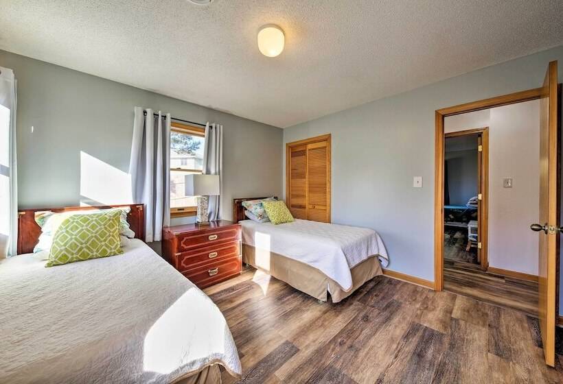 Bright Southern Shores Family Home < 1 Mi To Beach