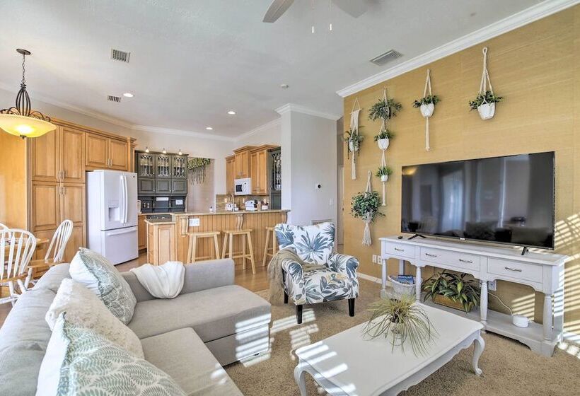 Bright & Sunny Riverview Oasis W/ Pool & Pond