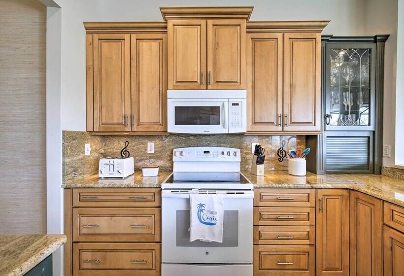Bright & Sunny Riverview Oasis W/ Pool & Pond