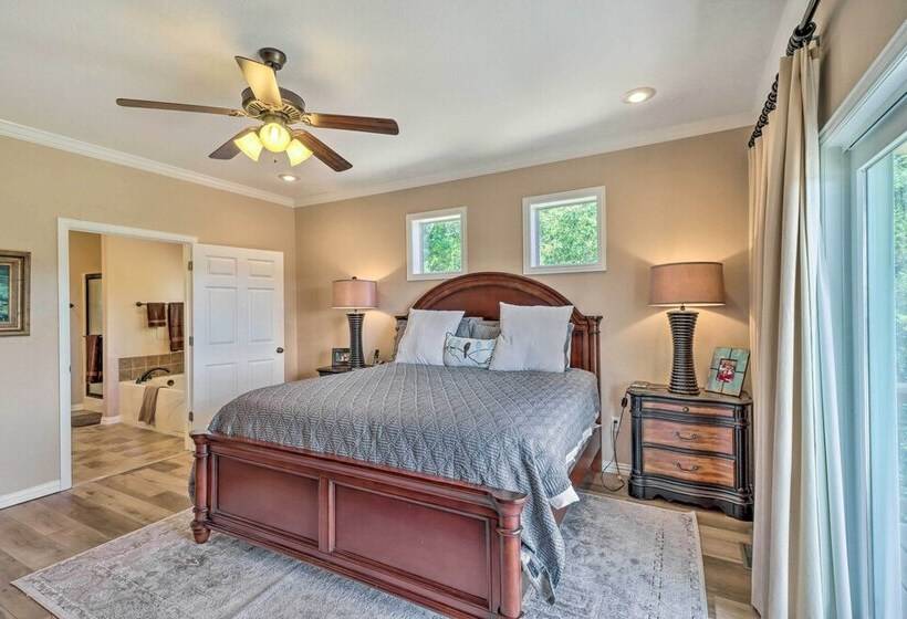 Bull Shoals Retreat W/ Panoramic River Views!