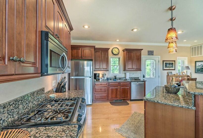 Bull Shoals Retreat W/ Panoramic River Views!