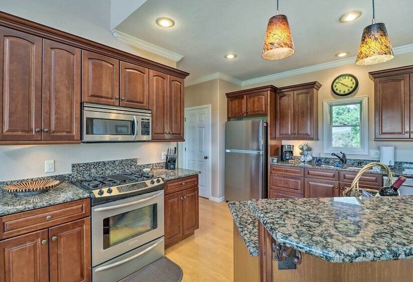 Bull Shoals Retreat W/ Panoramic River Views!