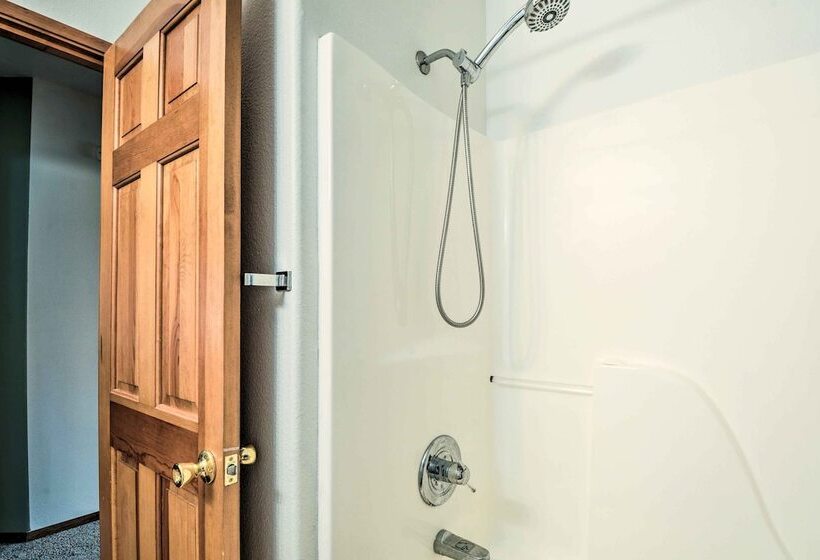 Cabin W/ Hot Tub, By Crater Lake Nat L Park!