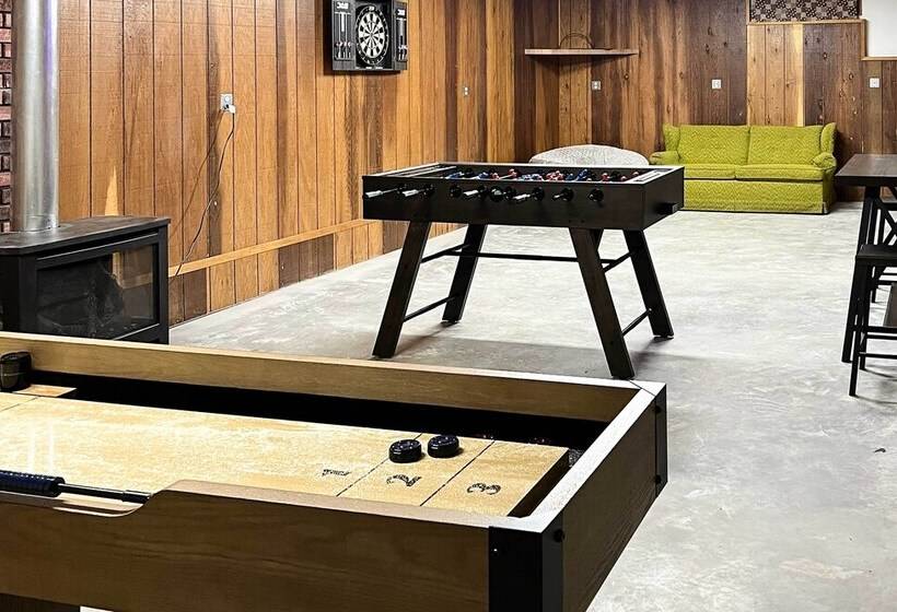 Cabin W/ Hot Tub, By Crater Lake Nat L Park!