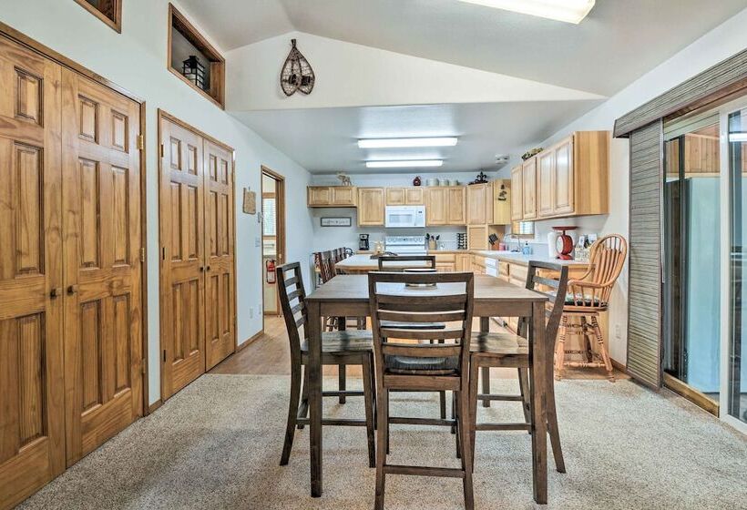 Cabin W/ Hot Tub, By Crater Lake Nat L Park!