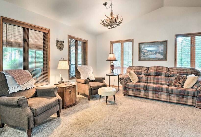 Cabin W/ Hot Tub, By Crater Lake Nat L Park!