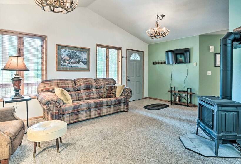 Cabin W/ Hot Tub, By Crater Lake Nat L Park!