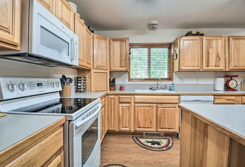 Cabin W/ Hot Tub, By Crater Lake Nat L Park!