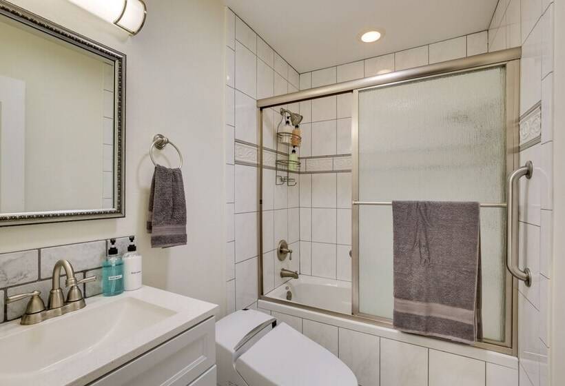 California Retreat   Heated Pool & Foosball Table!