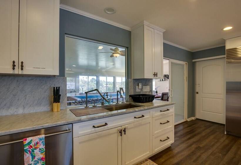 California Retreat Heated Pool & Foosball Table!