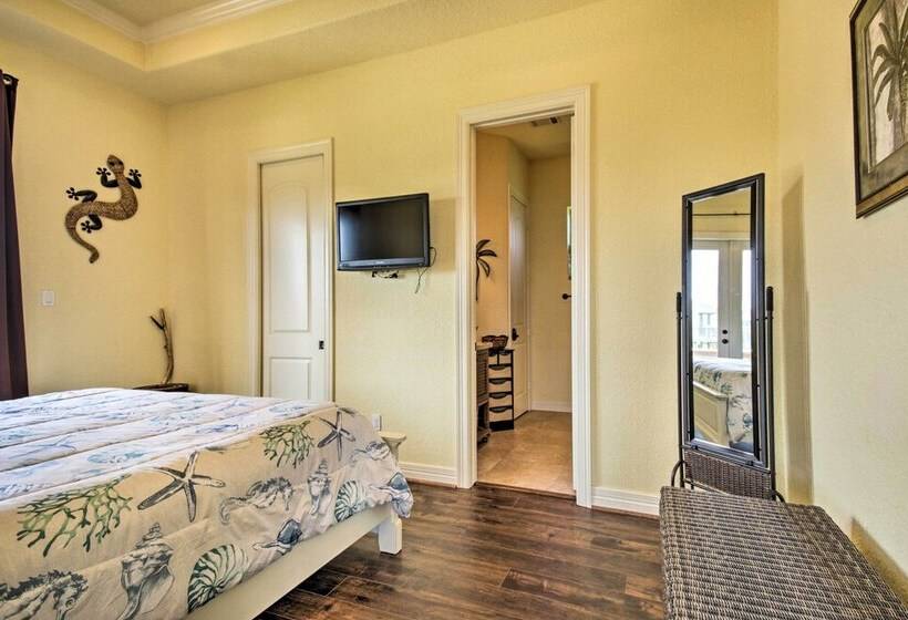 Casa Sol House W/ Deck In Crystal Beach!