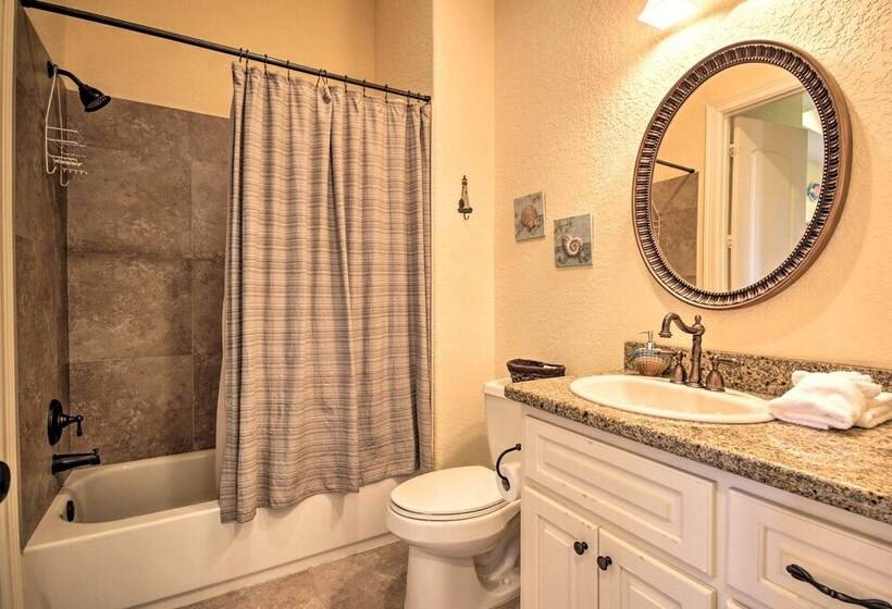 Casa Sol House W/ Deck In Crystal Beach!