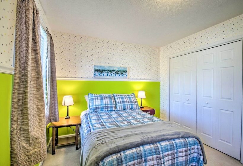 Central Harrisonburg Home W/ Fenced In Yard!