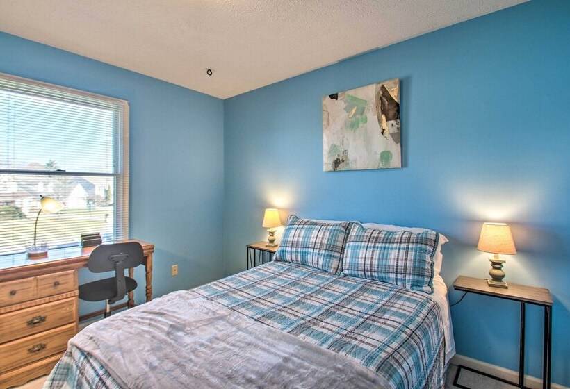 Central Harrisonburg Home W/ Fenced In Yard!