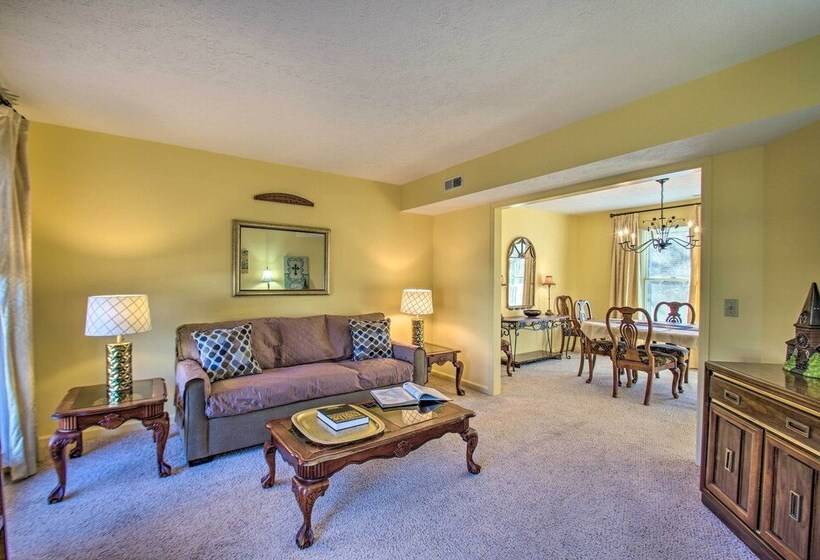 Central Harrisonburg Home W/ Fenced In Yard!