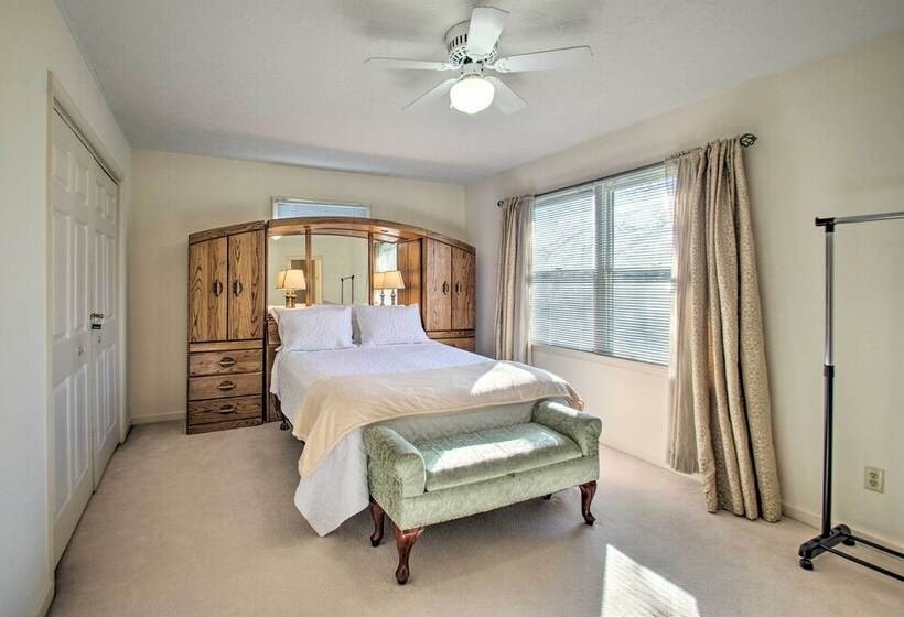 Central Harrisonburg Home W/ Fenced In Yard!