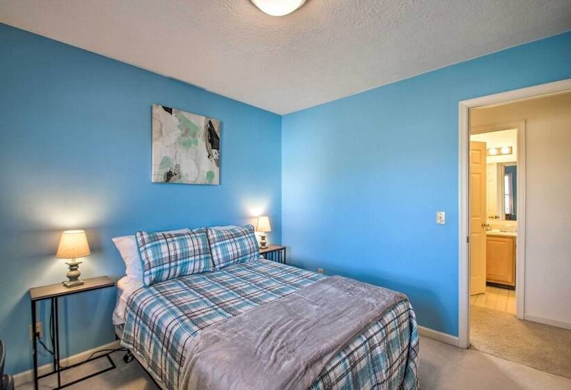 Central Harrisonburg Home W/ Fenced In Yard!