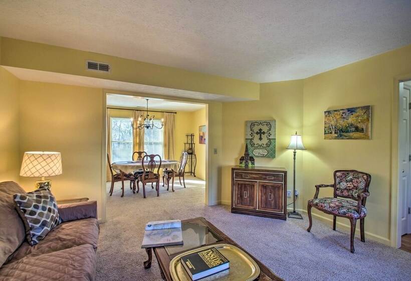 Central Harrisonburg Home W/ Fenced In Yard!