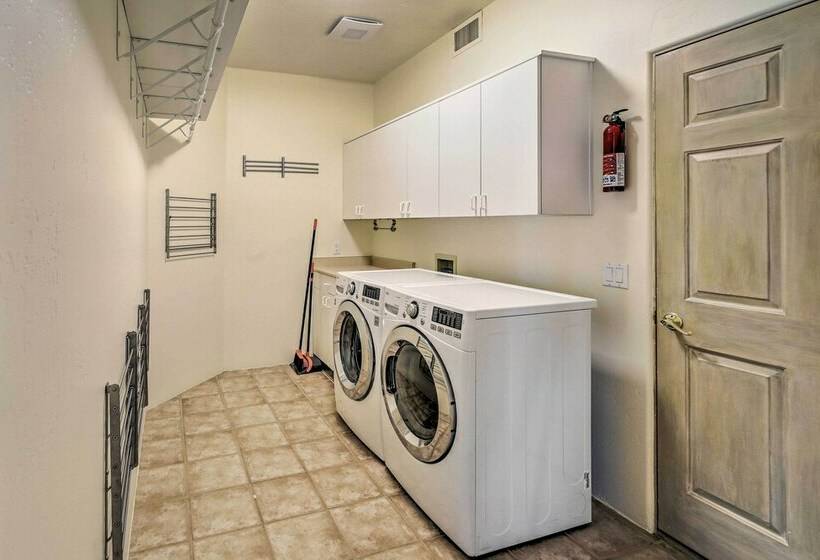 Central Sedona Home W/ Red Rock Mtn View, Fire Pit