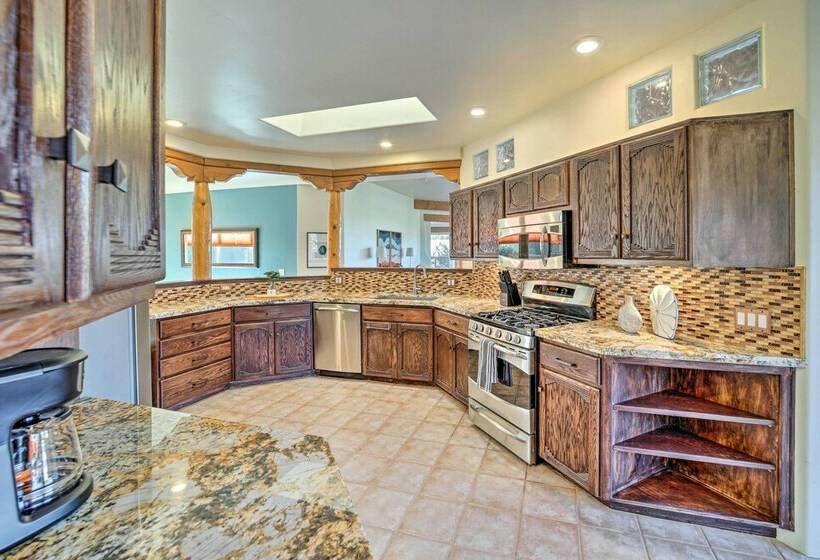 Central Sedona Home W/ Red Rock Mtn View, Fire Pit