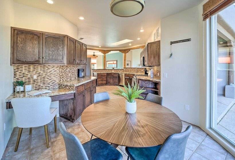 Central Sedona Home W/ Red Rock Mtn View, Fire Pit