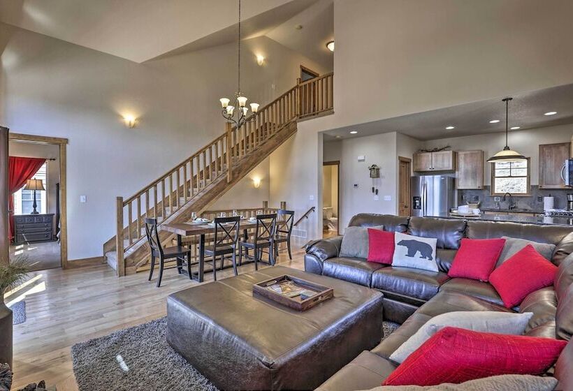 Fraser Cabin W/ Hot Tub & Mountain Views!