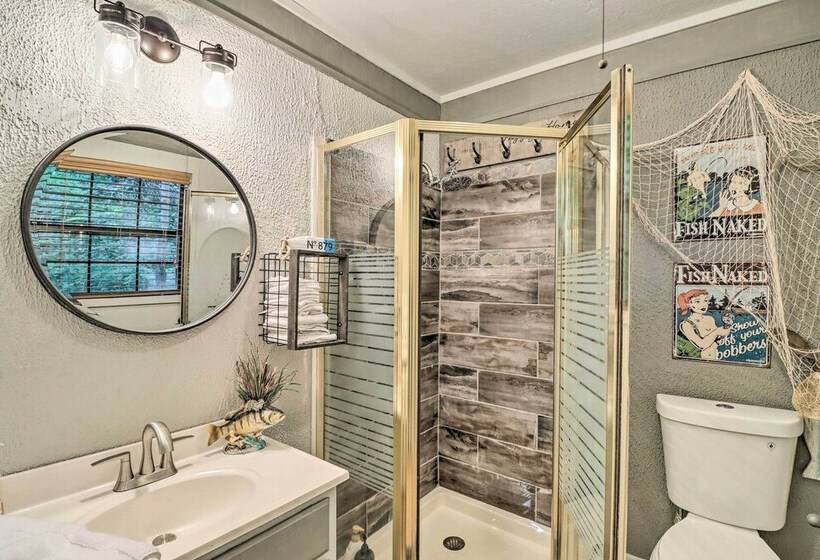 Charming Higden Cabin Near Greers Ferry Lake!