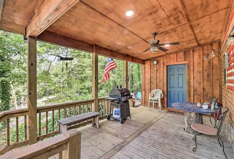 Charming Higden Cabin Near Greers Ferry Lake!