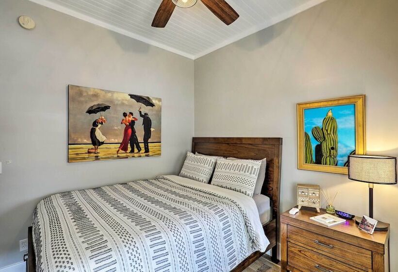 Charming Home W/ Balcony   Walk To Main Street!