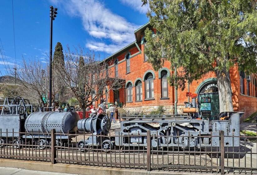 Charming Home W/ Balcony   Walk To Main Street!