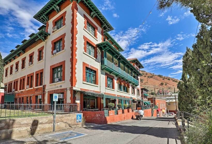 Charming Home W/ Balcony   Walk To Main Street!