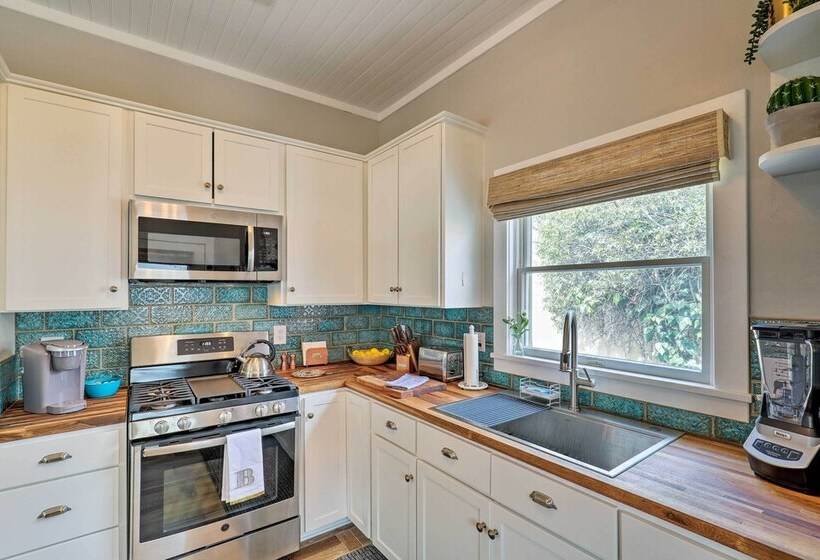 Charming Home W/ Balcony   Walk To Main Street!