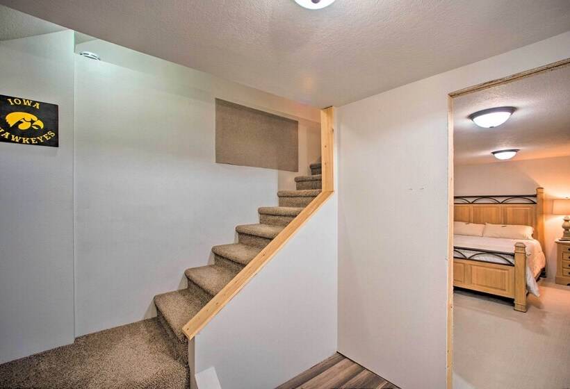 Charming Iowa Abode Near Knoxville Raceway!