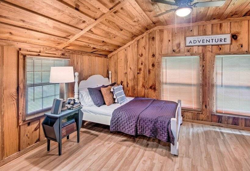 Charming Lakefront Retreat W/ Pier & Grill!