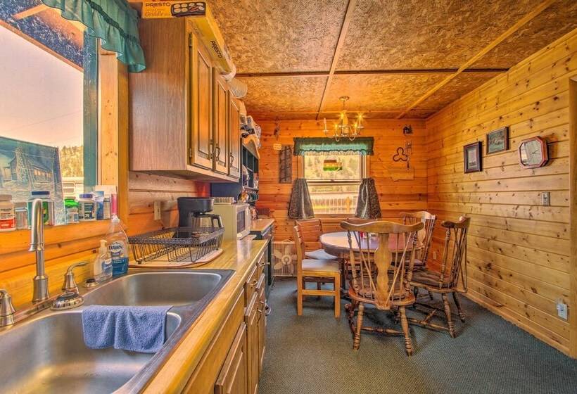 Charming Montana Retreat W/ Mountain Views!