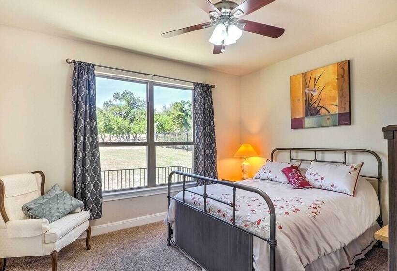 Charming Point Venture Retreat, Lake Travis Access