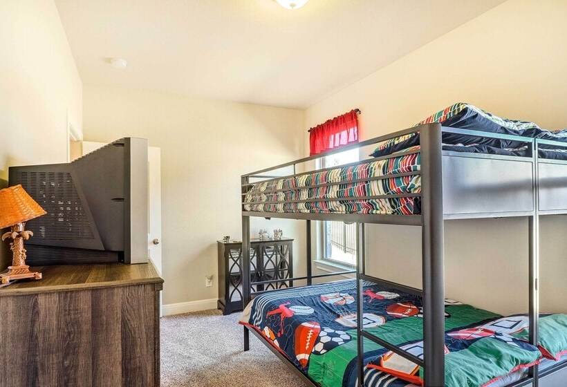 Charming Point Venture Retreat, Lake Travis Access