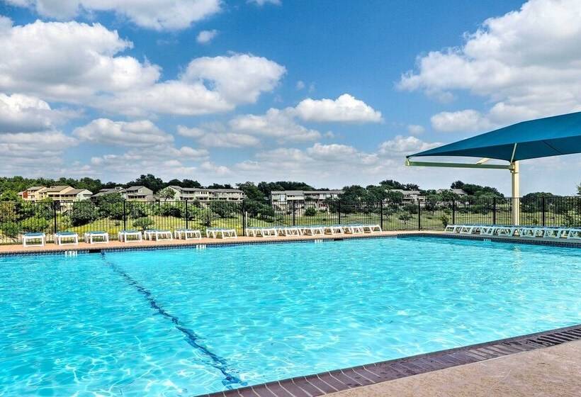 Charming Point Venture Retreat, Lake Travis Access