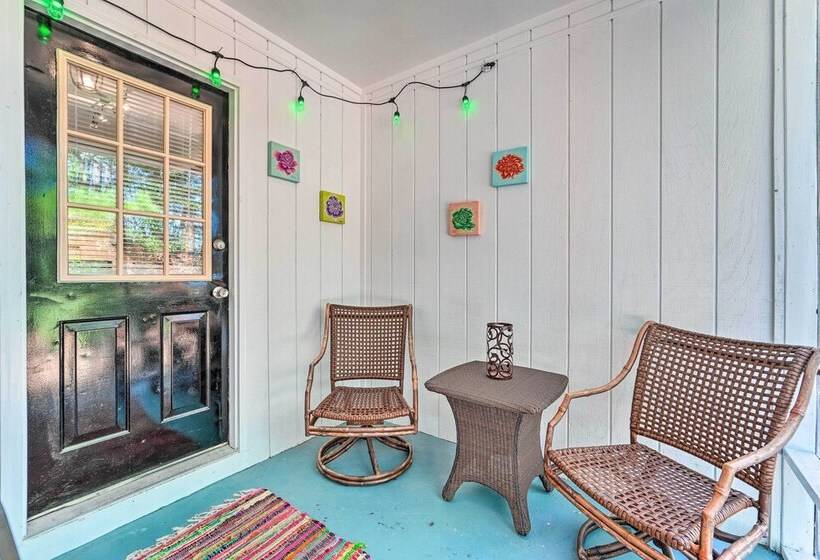 Charming Wilmington Home W/ Screened In Porch