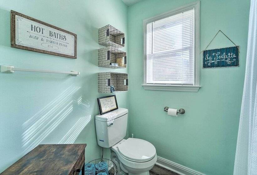 Charming Wilmington Home W/ Screened In Porch